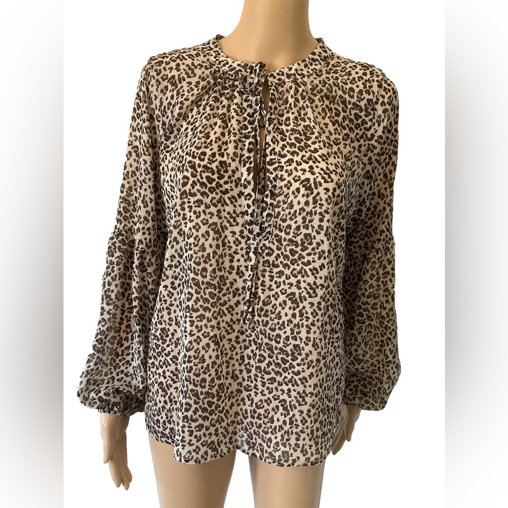 William B Blouse Size Medium regular women’s, Sheer animal printed